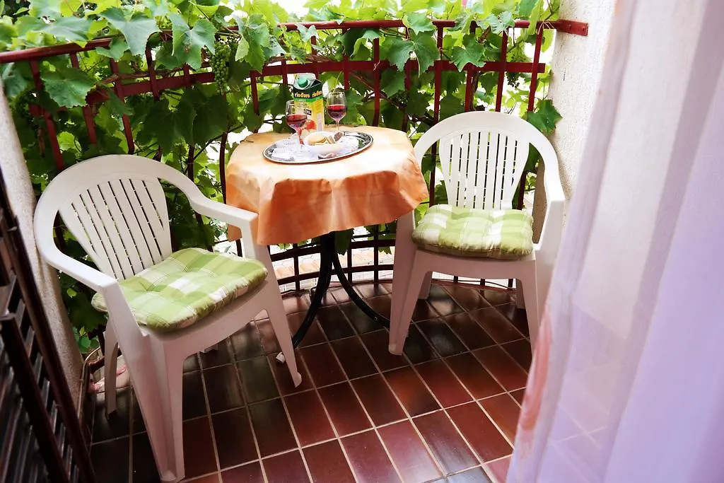 Apartments Nea Ρόβινι